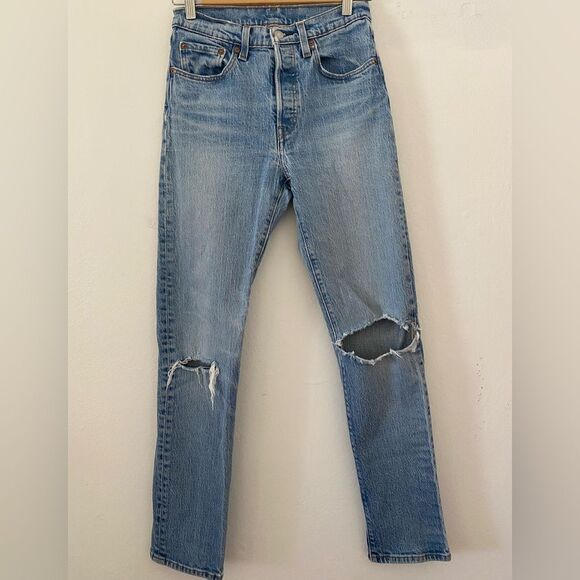 Levi’s Classic 501 Straight leg Jeans Size 26 Button fly distressed knee Vintage - Picture 1 of 10